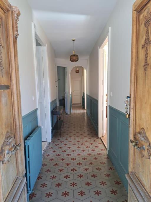 Le Champ Des Hors Villa Vailhauques Luaran gambar